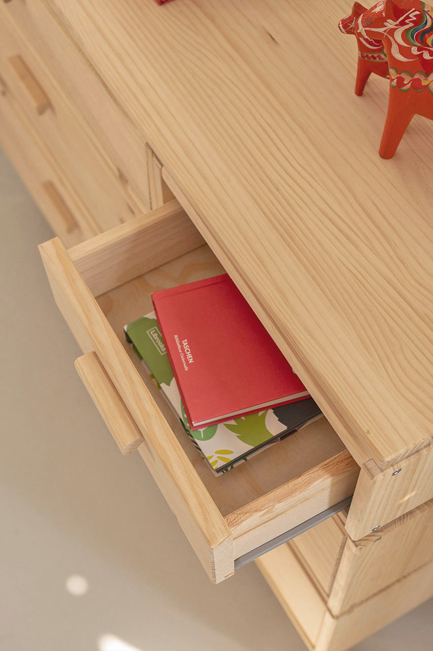 Imagen de ambiente 2 para:C&oacute;moda de madera maciza